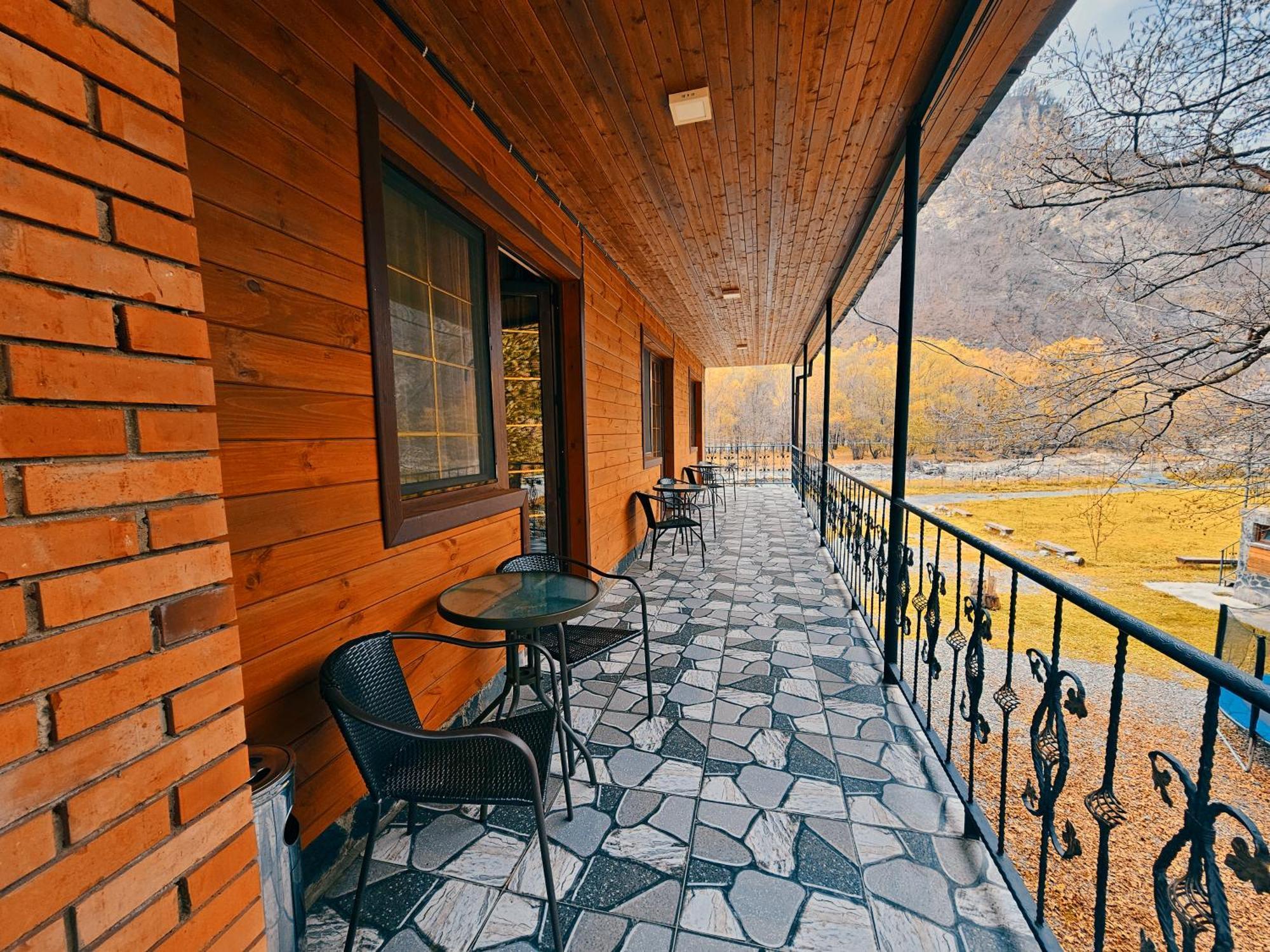 ホテル Tourist Complex Khomi Ch'argali エクステリア 写真