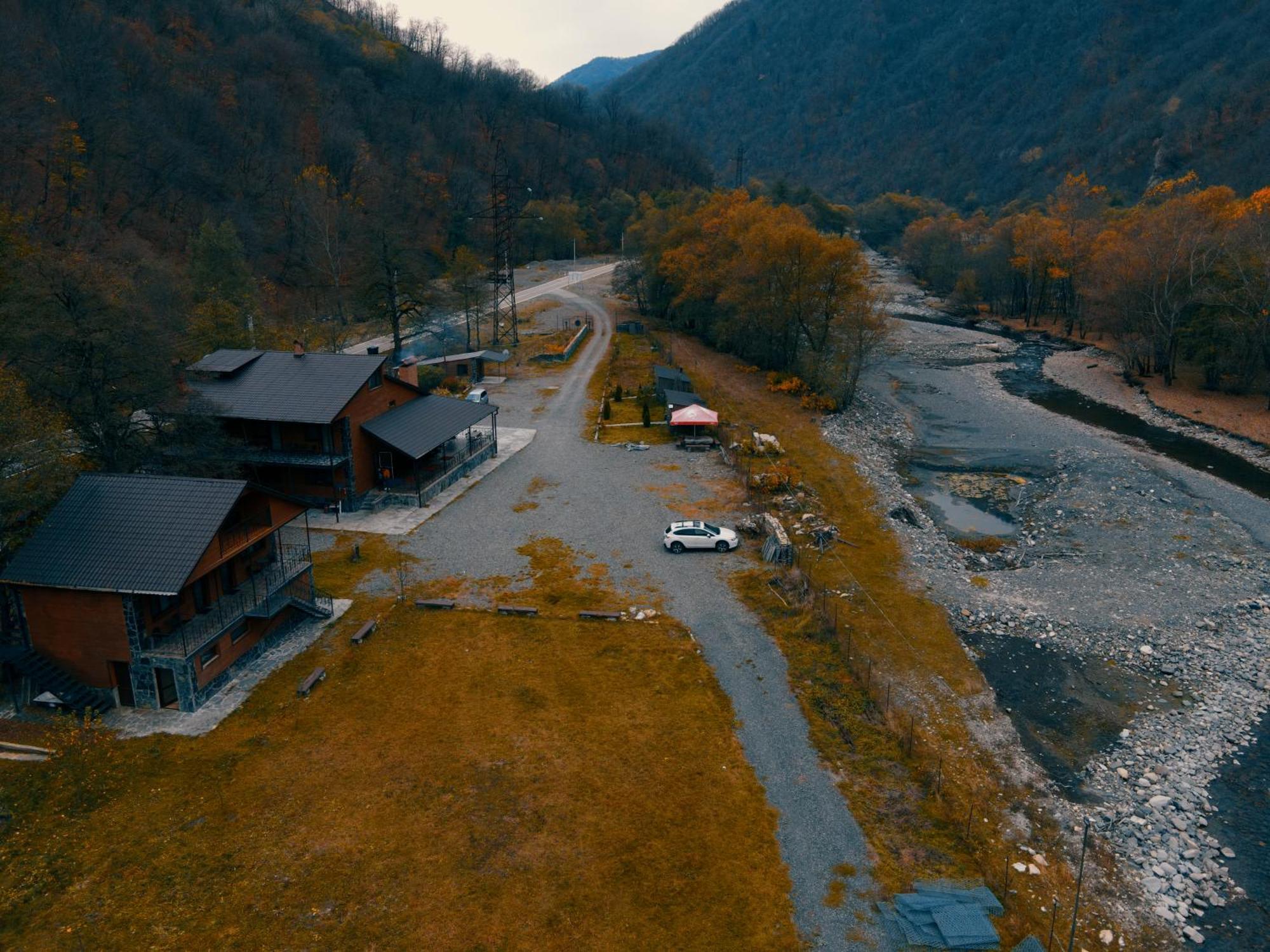 ホテル Tourist Complex Khomi Ch'argali エクステリア 写真