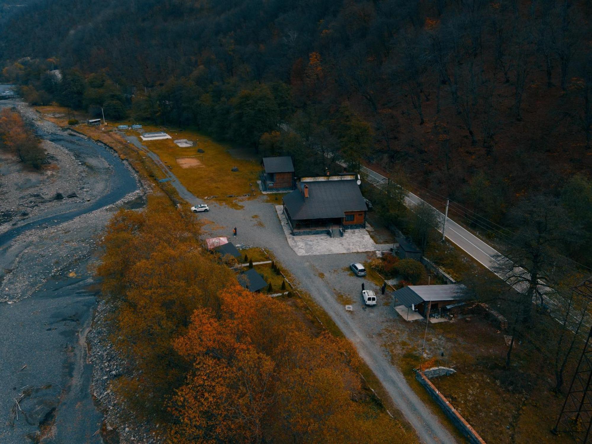 ホテル Tourist Complex Khomi Ch'argali エクステリア 写真
