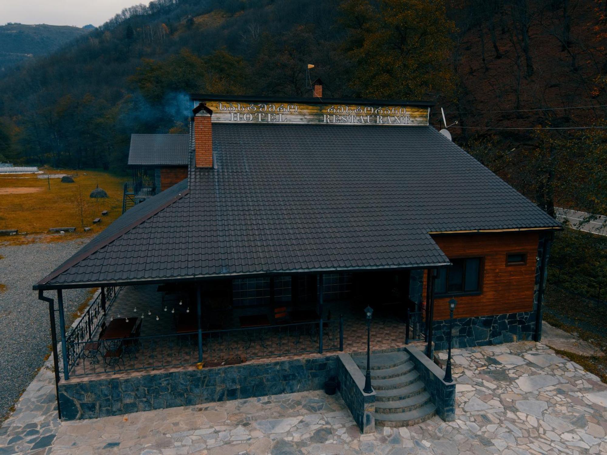 ホテル Tourist Complex Khomi Ch'argali エクステリア 写真